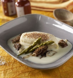 recette - Quenelles aux morilles et pointes d'asperges vertes 