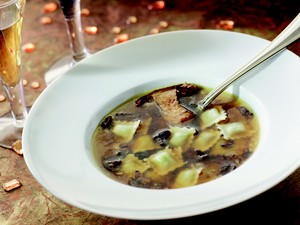 Bouillon de cèpes et ses ravioles au foie gras