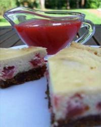 Cheesecake fraises séchées et coulis de fraises