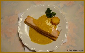 recette -  Pavé de saumon sur son lit de polenta et sa sauce au curcuma