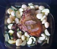 Épaule d'agneau aux pommes de terre et courgettes