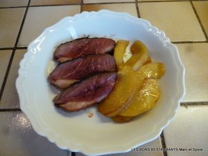 Magret de canard aux pommes