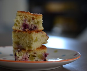 recette - Gâteau moelleux cassis-rhubarbe