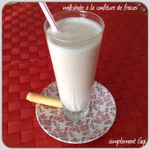recette - Milk shake aux yaourts avec confiture de fraises