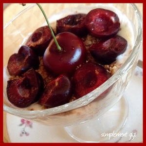 recette - Coupe au yaourt, cerises et pralin