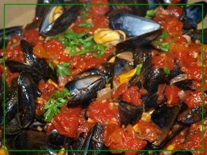 Moules à la provençale et au vin blanc