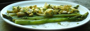 recette - Asperges vertes, sauce vinaigrette aux oeufs 