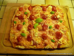 recette - Pizza aux tomates cerises et au jambon cru italien