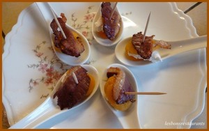recette - Abricots farcis au chèvre et leurs chapeaux de magret fumé
