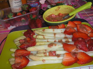 recette - Asperges et fraises en vinaigrette