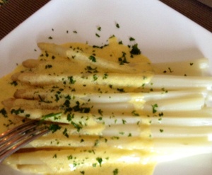 recette - Asperges, sauce hollandaise au vin blanc