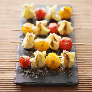 Brochette de fagottini aux tomates cerises