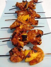 Brochettes de crevettes au curry et à la mangue