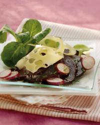 recette - Carpaccio de betteraves à l'emmental, radis et mâche