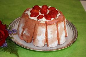 recette - Charlotte aux fraises et biscuits roses de Reims