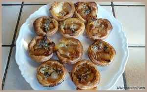 recette - Feuilletés aux poires et au roquefort