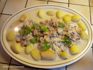 Filets de limande au vin blanc, à la crème et aux pommes de terre nouvelles