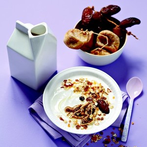 recette - Fromage blanc au muesli, dattes et figues