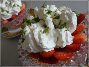 recette - Iles flottantes à la nage de fraises