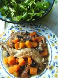 Lapin aux carottes et aux champignons frais