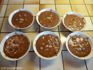 Mousse au chocolat et aux fruits confits