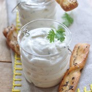 recette - Mousse de roquefort Société Crème et mouillettes feuilletées au pavot