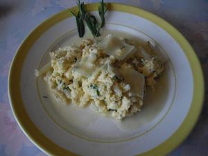 Oeufs brouillés aux asperges et aux fines herbes