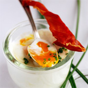 recette - Oeufs cocottes au roquefort Société Crème et au jambon de montagne