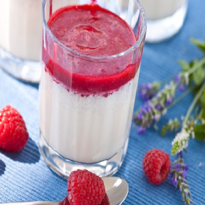 recette - Panna cotta à l'amande & coulis de framboises sans gluten et sans lactose