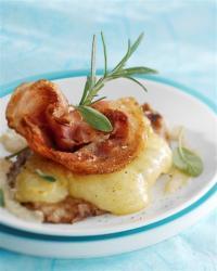 Piccatas de veau à l'emmental, pancetta et sauge