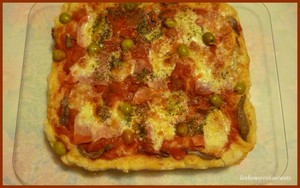 Pizza jambon anchois fromage et origan