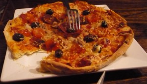 recette - Pizza "maison" tomate, poivron, chorizo