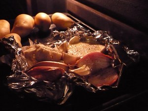 recette - Pommes de terre, ail, échalotes et oignons cuits au four