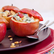 Pommes au four farcies aux pignons de pin et roquefort