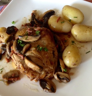 recette - Poulet au vin blanc, champignons de Paris et bacon