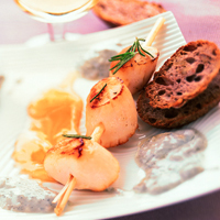 Saint-Jacques poêlées au romarin et vinaigrette au Sainte-Maure de Touraine