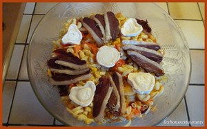 Salade de pâtes au chèvre et magret de canard