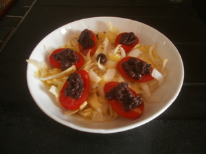 Salade nord et sud (endives et tapenade)