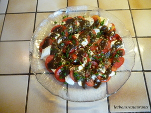 recette - Salade tomates, mozzarella et pesto d'ail des ours