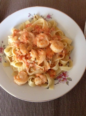 Tagliatelles aux scampis sauce tomates et crème 