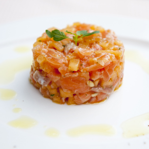 recette - Tartare de saumon aux pommes et miel d'acacia