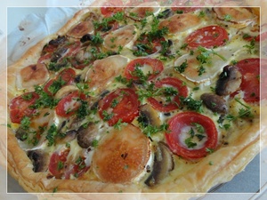 recette - Tarte aux tomates, champignons frais et chèvre