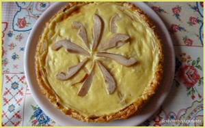 Tarte feuilletée aux poires et à la crème pâtissière