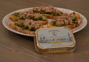 Tartines aux sardines et légumes confits