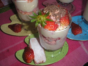 recette - Tiramisu aux fraises et meringues en verrine