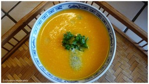 recette - Velouté de carottes à l'emmental et son coulis de persil