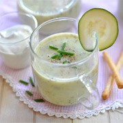  Velouté de courgettes, sauce au roquefort et ciboulette