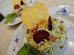 Risotto à l'oseille et chips de parmesan et chorizo