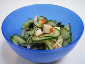 recette - Salade de surimi, concombre et algue wakame (japonais)