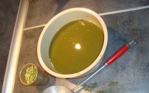recette - Soupe de pois cassés aux fanes de légumes